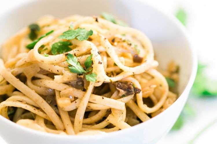 Linguine pasta recipe with Porcini Mushrooms, truffles, garlic and fresh parsley. Ready in 15 minutes. Bellissima!