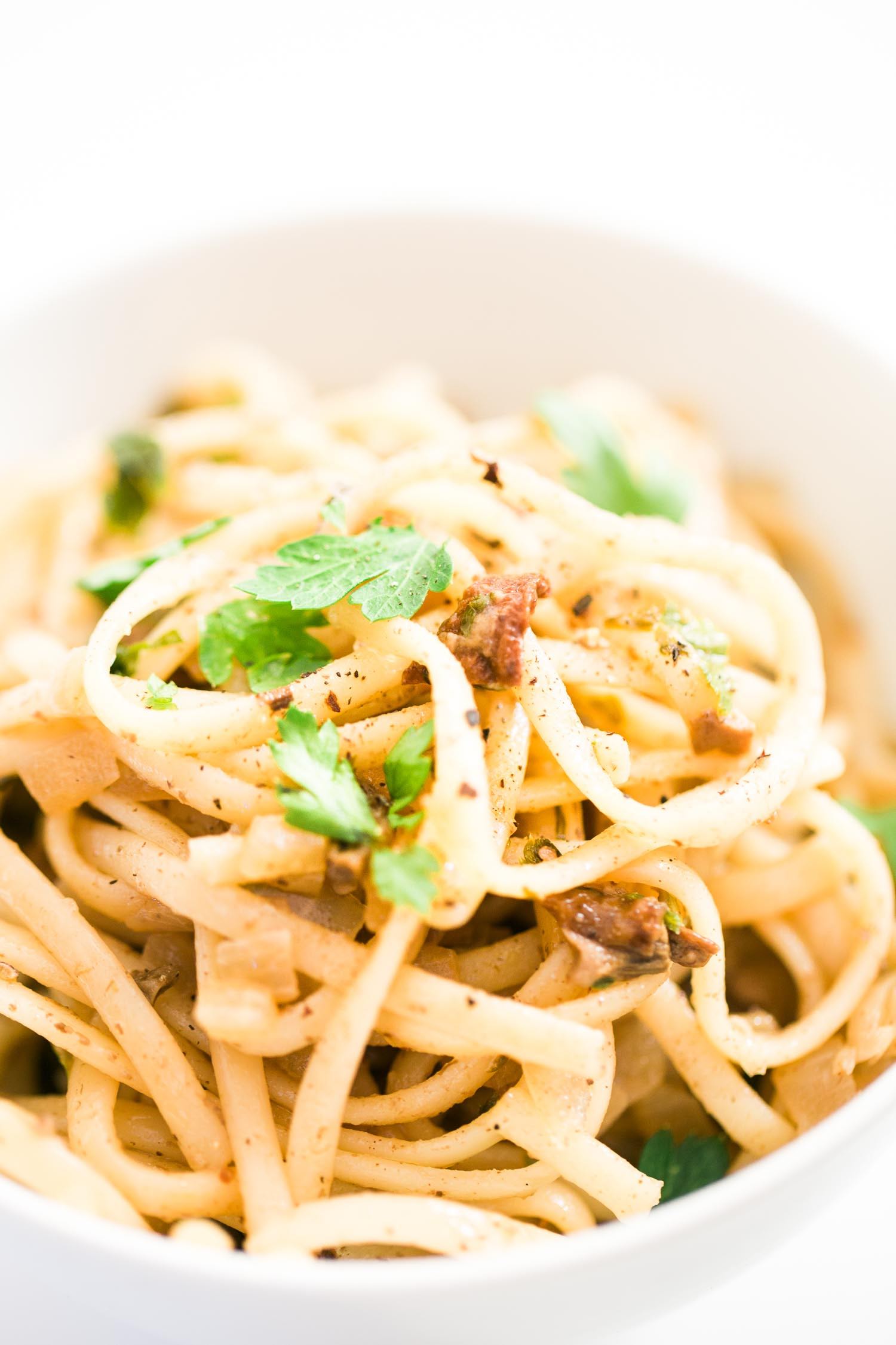 Linguine pasta recipe with Porcini Mushrooms, truffles, garlic and fresh parsley. Ready in 15 minutes. Bellissima!