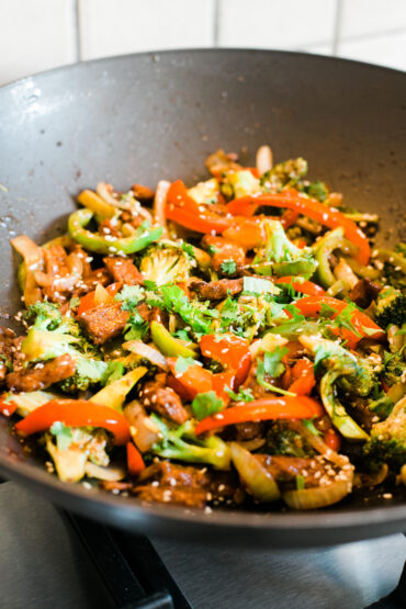 Vegan Beef Broccoli Stirfry