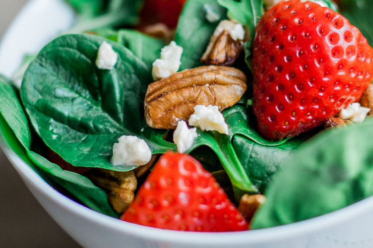 Strawberry Walnut Rocket Spinach Salad
