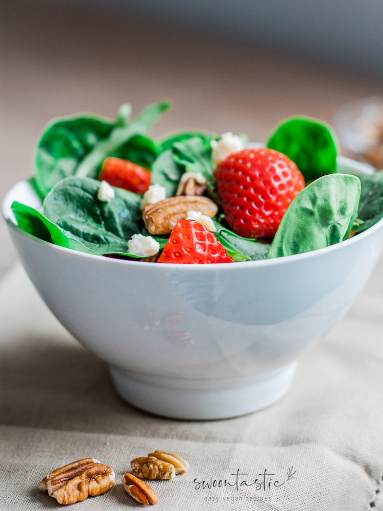 Strawberry Walnut Rocket Spinach Salad 