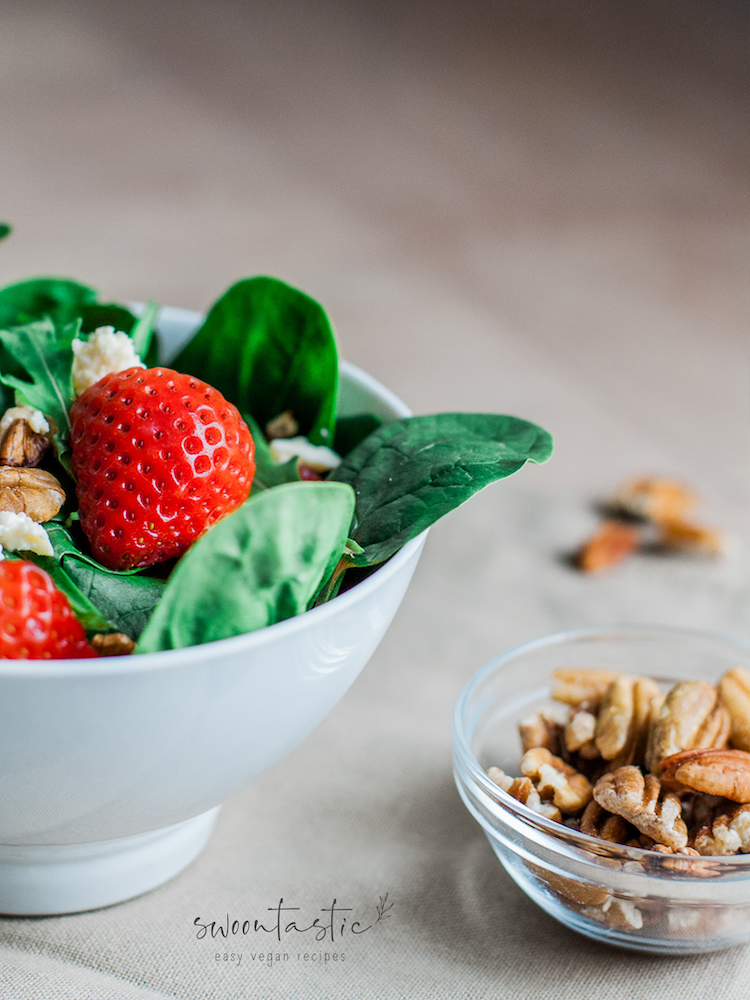 Strawberry Walnut Rocket Spinach Salad 